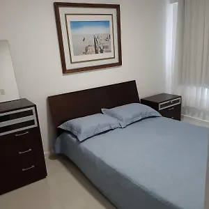 Meia - Com Sacada Ampla E Churrasqueira, Proximo A E A Avenida Principal. Itapema